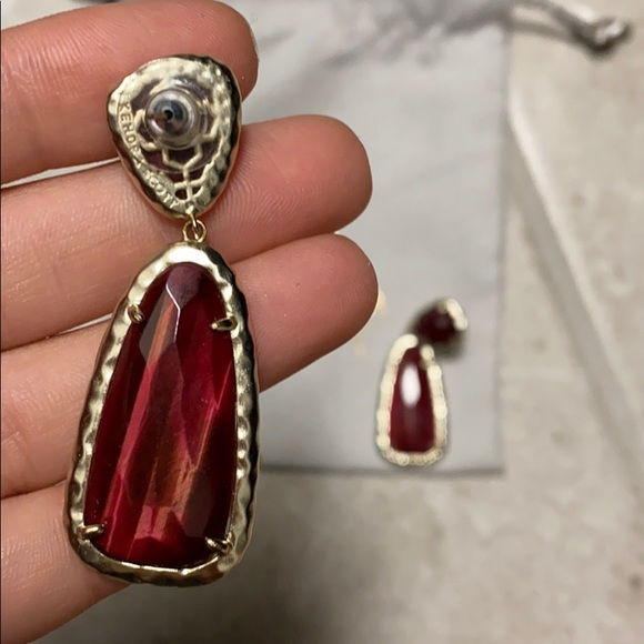 Kendra maroon earrings with dust bag - Picture 2 of 2